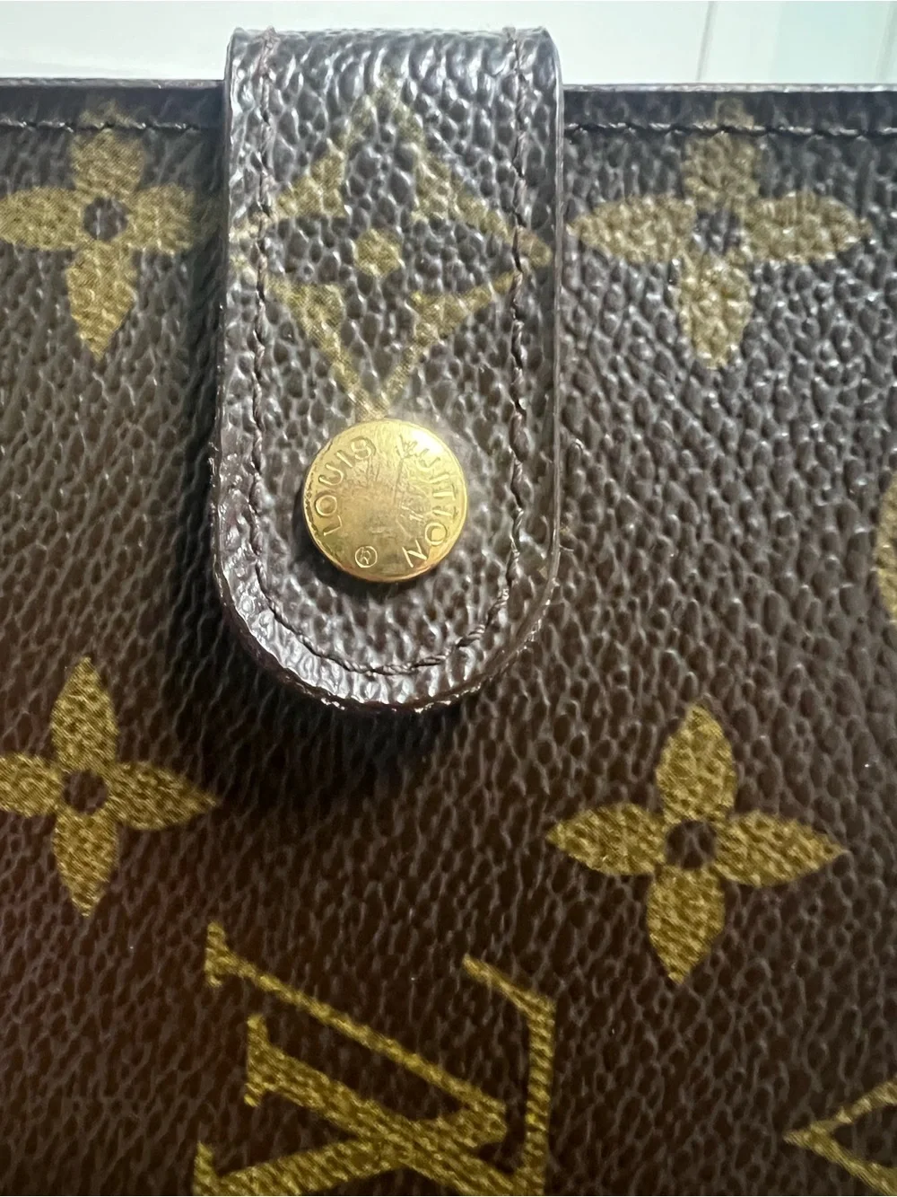 Louis Vuitton Monogram Compact Bifold Wallet - Excellent Condition